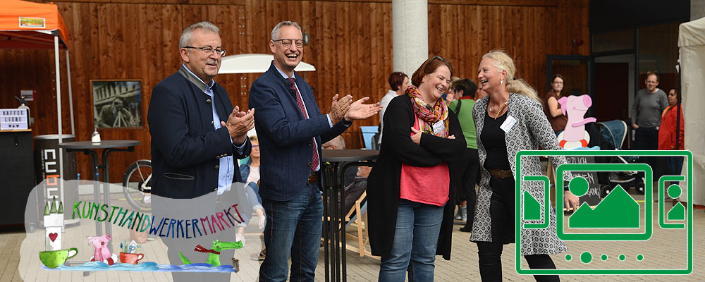 das slideshow-Fenster für 'kunsthandwerkermarkt-straubing.de' anzeigen ...

Die beiden Künstlerinnen Michaela Zehentbauer-Hilmer und Grit Gewald haben als neue Organisatorinnen den Kunsthandwerkermarkt Straubing auch 2019 möglich gemacht.