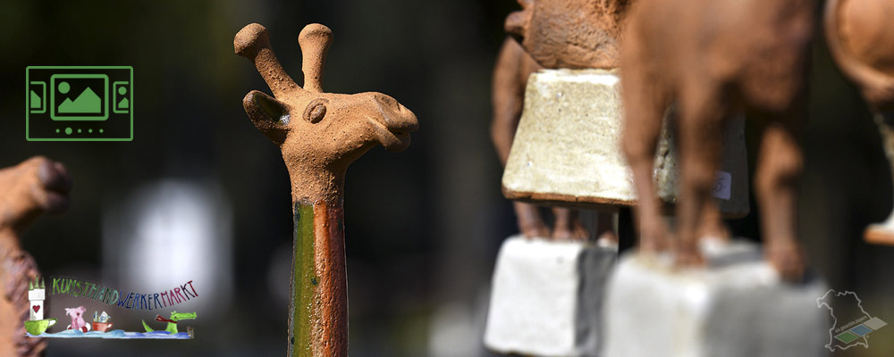 das slideshow-Fenster für 'kunsthandwerkermarkt-straubing.de' anzeigen ...

Die beiden Künstlerinnen Michaela Zehentbauer-Hilmer und Grit Gewald bringen Kunst & Kreation auf den Kunsthandwerkermarkt Straubing.