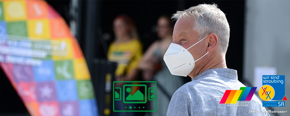 das slideshow-Fenster für 'pr.achtvoll.es' anzeigen ...

Der 2. CSD in Straubing :: ganz großes Kino, wenn’s Leben Farbe zeigt :-)