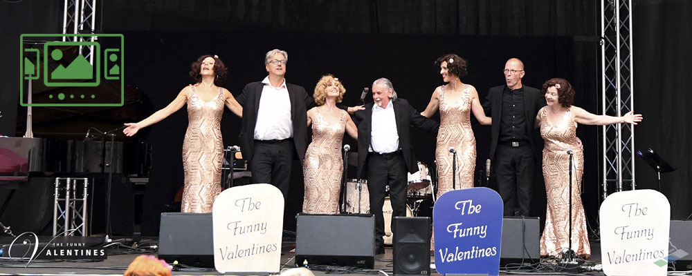 das slideshow-Fenster für 'thefunnyvalentines.de' anzeigen ...

Das Vokalensemble The Funny Valentines :: der unverwechselbare Sound der 30er und 40er Jahre im Stil der Andrews Sisters.